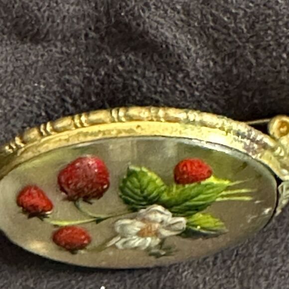 Antique Goofus glass strawberry berries and flower brooch 1890-1920’s - Picture 12 of 13